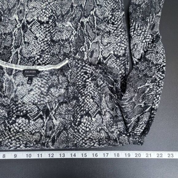 Talbots Womens 100% Merino Wool Pullover Sweater Black Cream Medium Snake Print - Picture 6 of 7